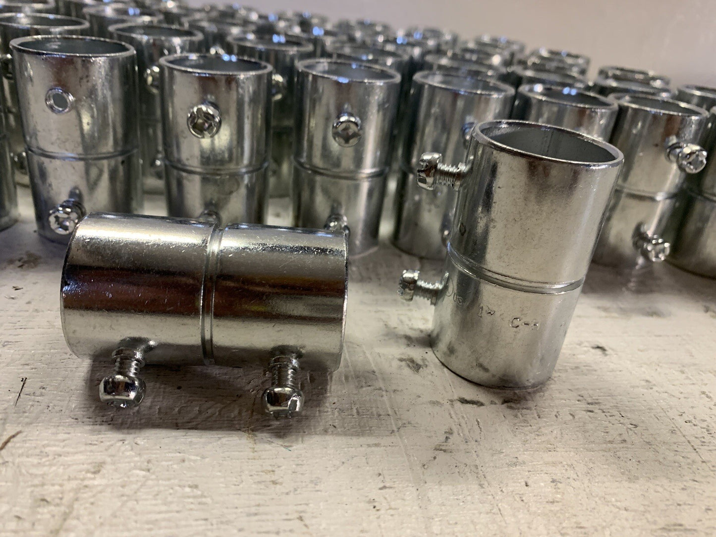 Pack of 52 Cooper Crouse 1” Trade EMT Conduit Couplings Steel, Noninsulated