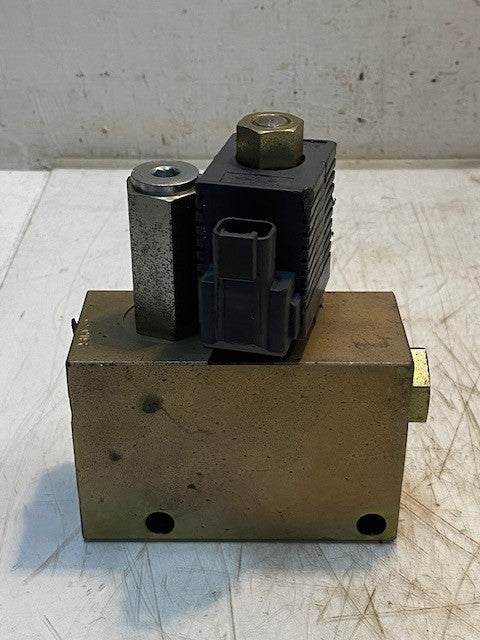 Sauer Danfoss Bobcat Valve 2310-7, 223564 B, CP12548, AE0910A, AE0410C