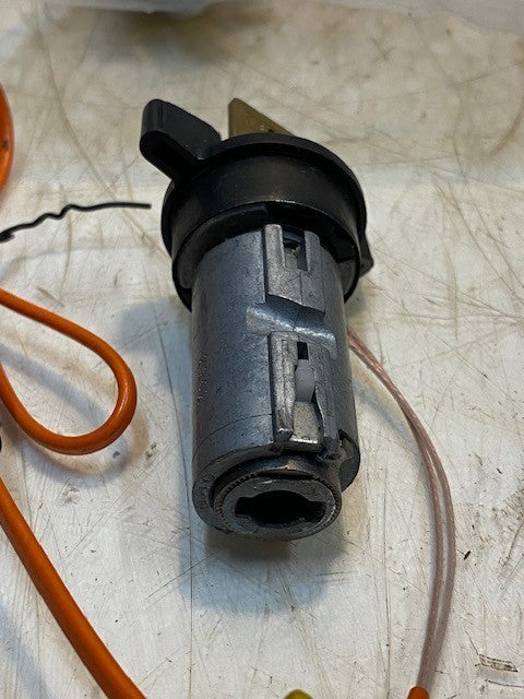 Ignition Lock Cylinder w/ Key 73K2 Knock Out Passkey Security for GM Vats