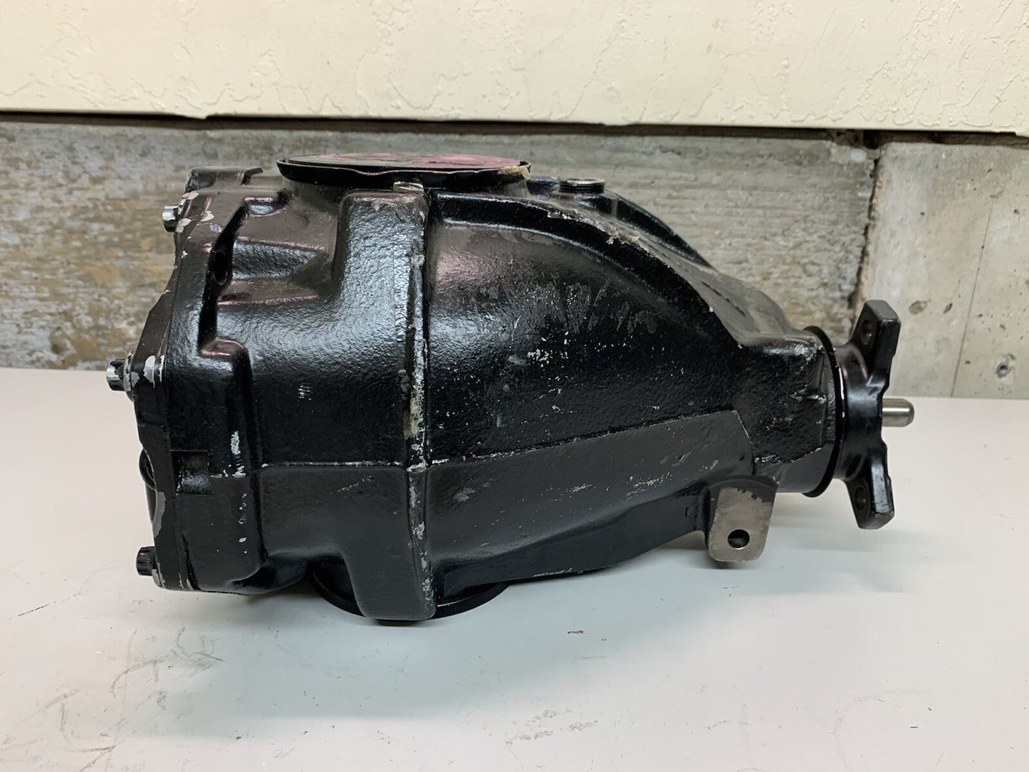 Mercedes Benz Differential A210-351-08-05 Genuine OEM 209-350-06-14