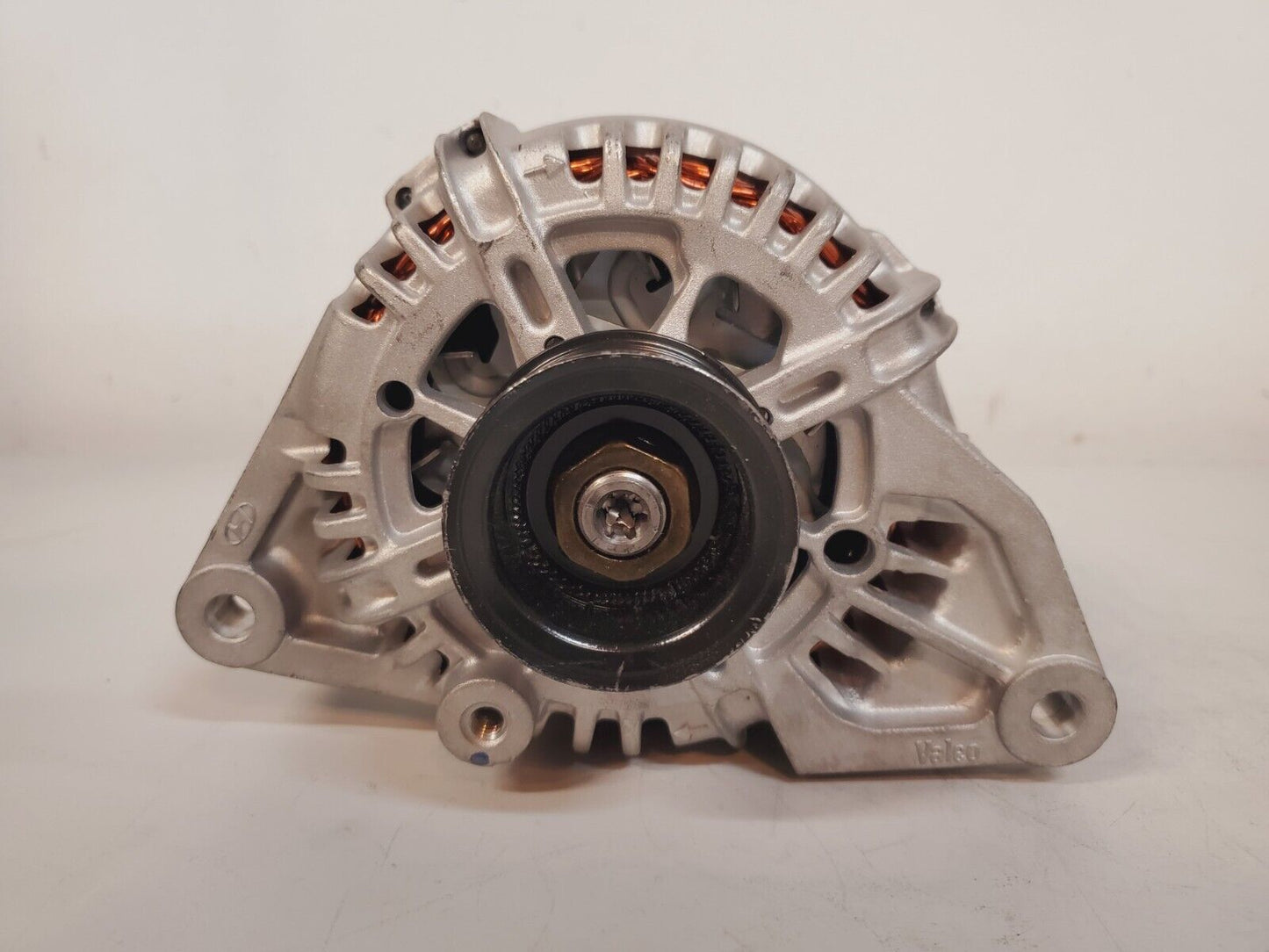 Valeo Remanufactured Alternator 37300 39435RU | 0504022130 | GQ0043