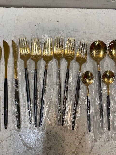 Jieyang Yigang Industry & Trade Co 24 pcs Black & Gold Silverware