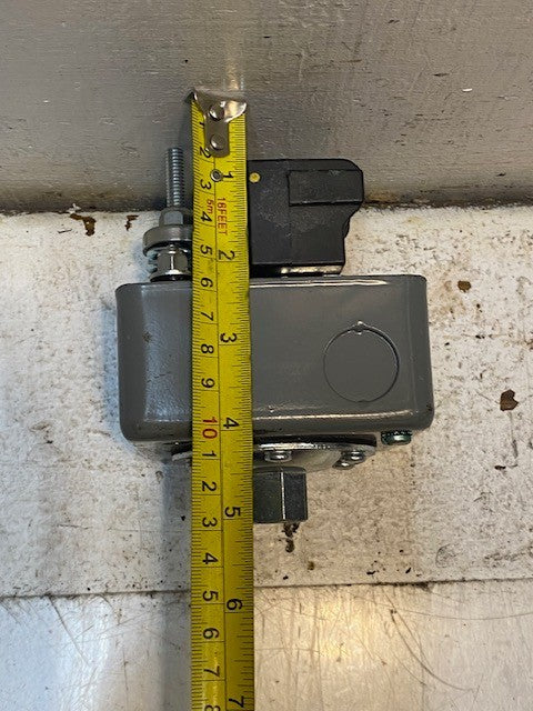 Square D Water Pump Pressure Switch 11mm ID 6mm Thread 5" x 3-1/2" x 3-1/8"