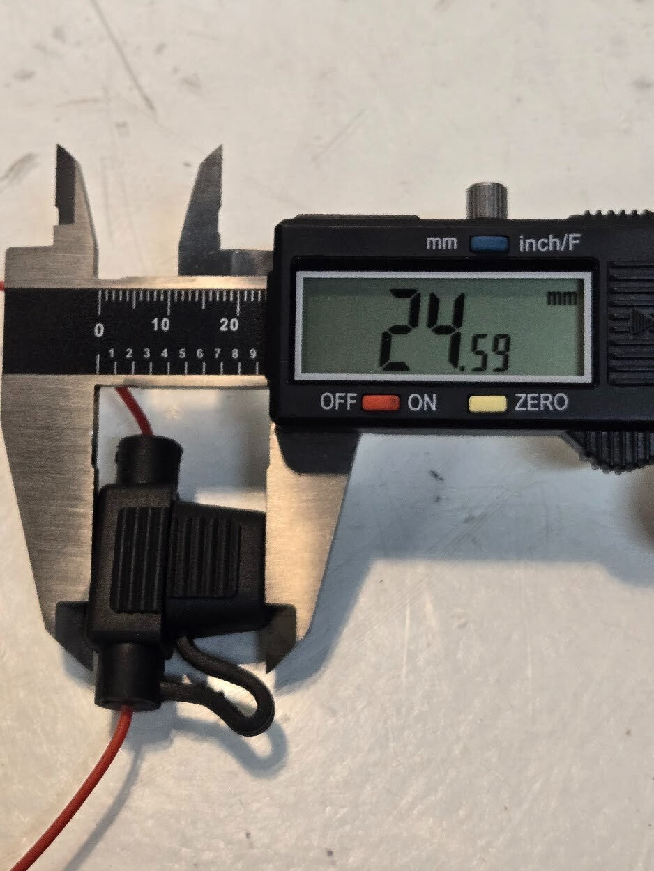 Approximately 200 Quantity of Inline Fuse Holders w/ 5 Amp Fuse (Approx 200 Qty)