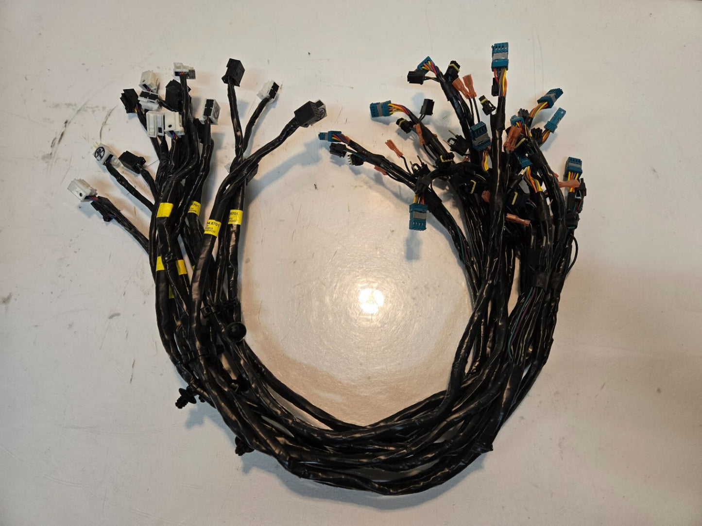 13 Quantity of Wiring Harness 2494.6701 | 1-929171-1 | A001 545 04 73 (13 Qty)