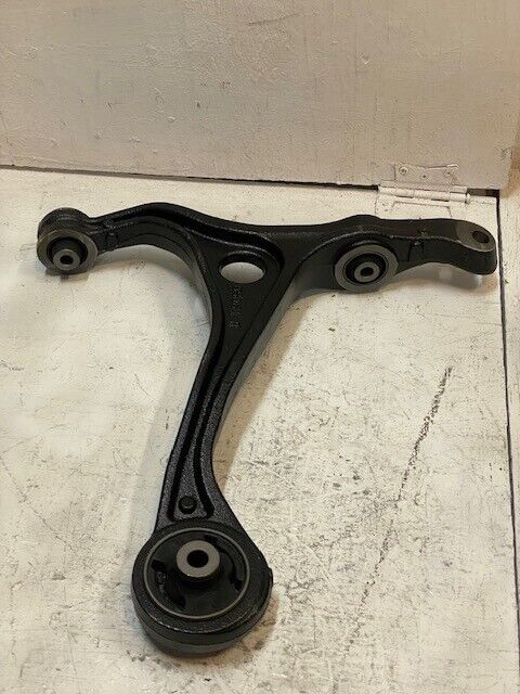 Right Suspension Control Arm 85064 R 2 SV17 18" Long 17" Wide 3" Tall