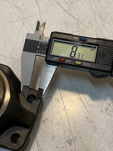 End Yoke C-268391 | 3-5/8" L 2-1/2" W 32mm Bore 8mm Bolt Holes 24-Spline