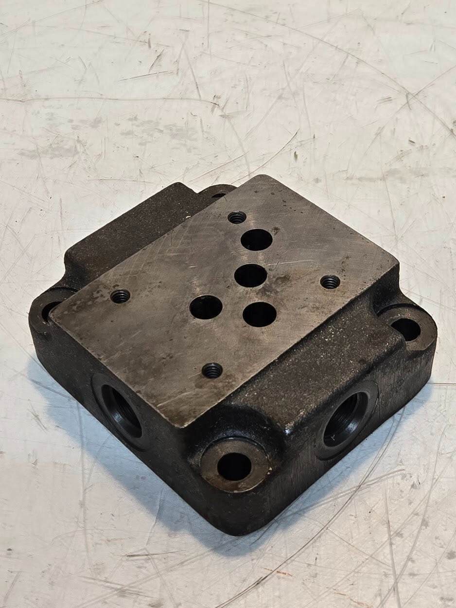 F91 Hydraulic Manifold Subplate 1/2 in FNPT Ports for Bailey Chief D05