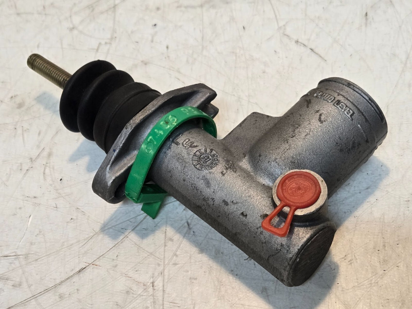 Carlisle Clutch Master Cylinder 67406 P3 22x23 MC29 | 1/4" Threaded Port