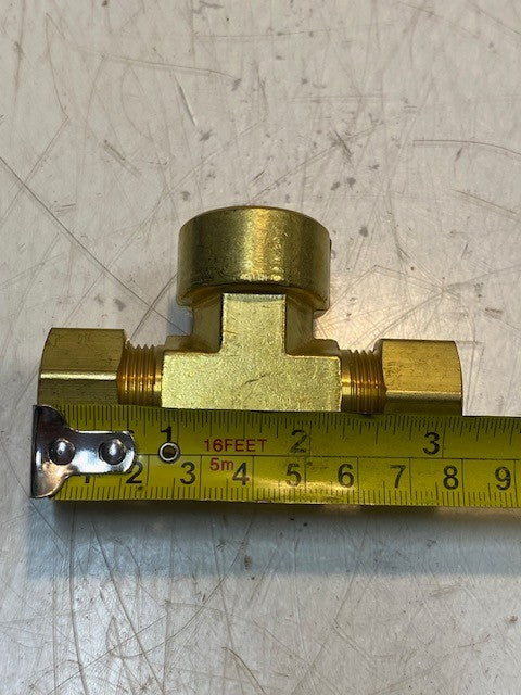 4 Qty of Ecolab Compression Tee Fittings TEE BR 5/8 x 1/8 FNPT BRS PK (4 Qty)