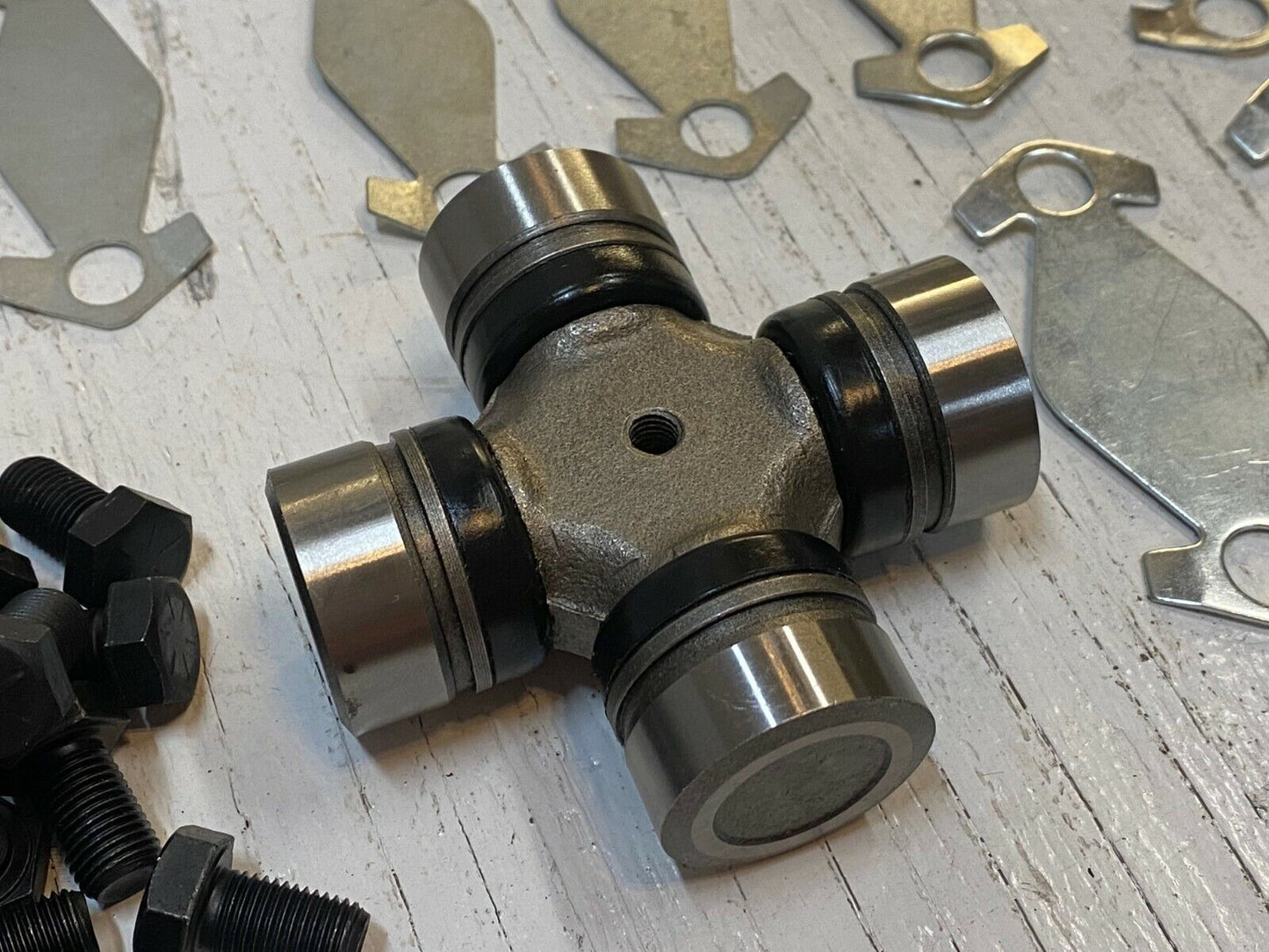 Universal Joint with 17 Hardware Sets