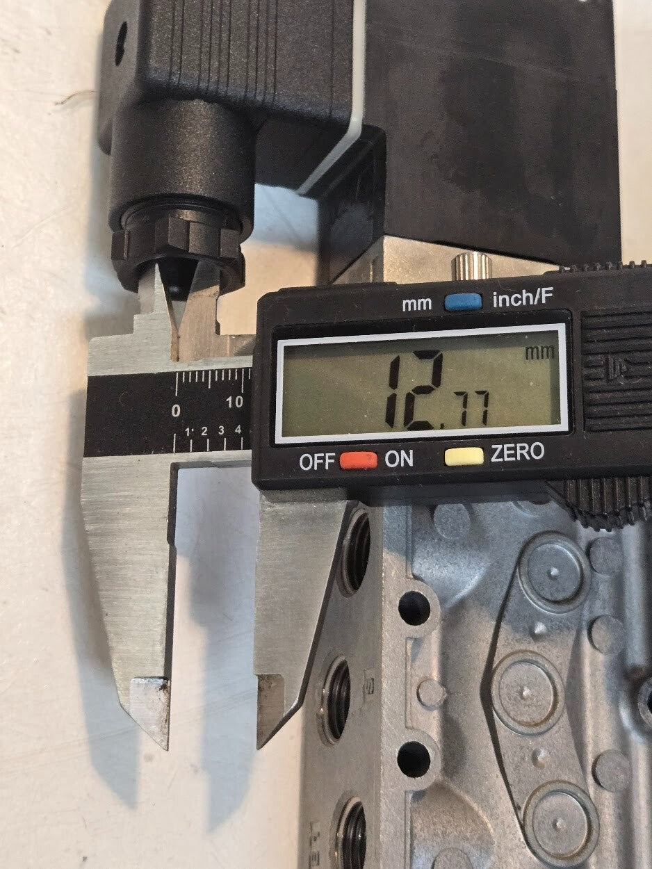 CKD 4F210-08 Pnuematic Solenoid Valve DC24V | 7Z13 G | 0.1-1.0 MPa | C1C2 E1SE2