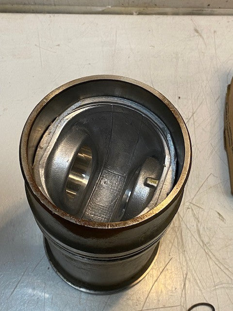 International 1822340C95 Piston & Sleeve Kit 1822322C92 | 1822097C2