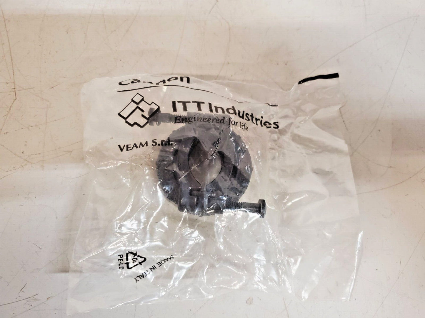 2 Quantity of Cannon ITT Industries RA Connectors VEAM 0423 (2 Qty)