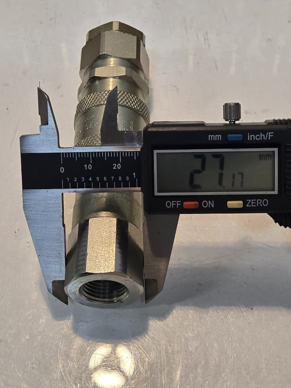 Aeroquip FD49 Series 2929 3/8" Quick Disconnect Hydraulic Valve 1/2" FNPT Ends