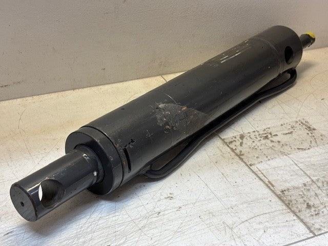 Single-Rod Hydraulic Cylinder for Skid Steer 26" Long 3.5" Bore 2" Shaft
