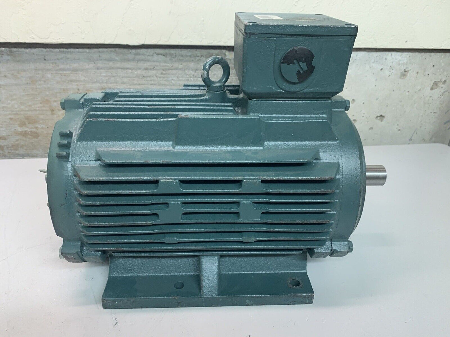 LEESON 193360.60 C112T11FZ23A Metric Motor 50- 60 Hertz 3HP 9.6/4.8 Amps