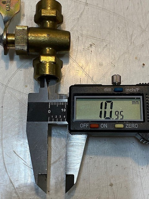 Kantleak Pat. No. 2,980,390 Female Fuel T-Valve Shut-Off Valve