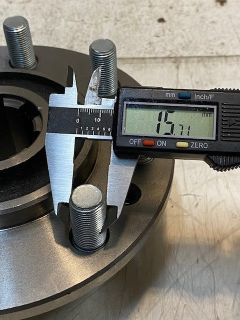 8-Bolt Rear Axle Wheel Hub 8x152mm Bolt Pattern 7-1/2" Dia. 41mm Bore 6-Spline