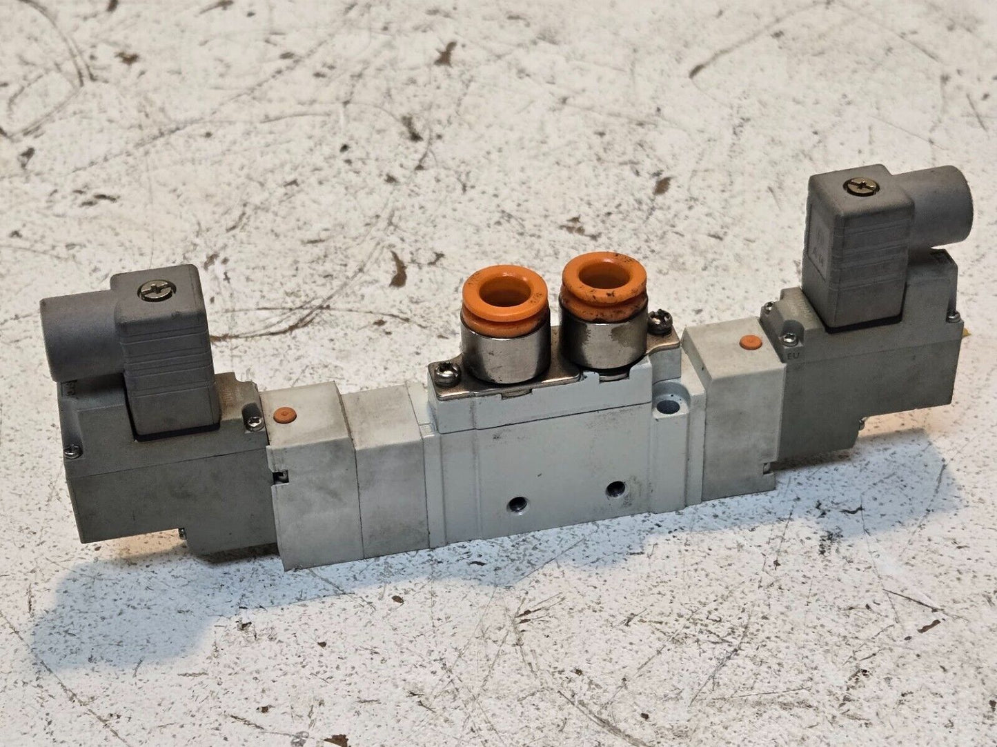 SMC SY7320-3D-N11T-F2 5 Port Solenoid Valve