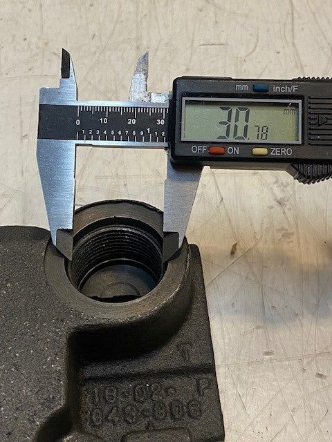 Hydraulic Output Cover Valve Body Coponent 18-02-043-906 | 9032 | C33