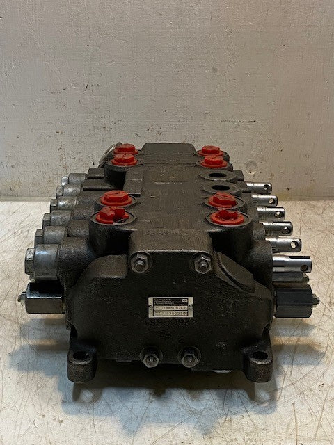 Tenneco Monoblock Directional Control Valve 1346082C2 | JJB9002101