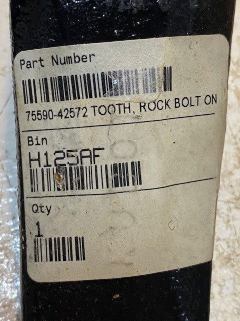 Rock Bolt On Tooth Bracket for Kubota 75590-42572 | 21D4 Bucket Tooth Adapter