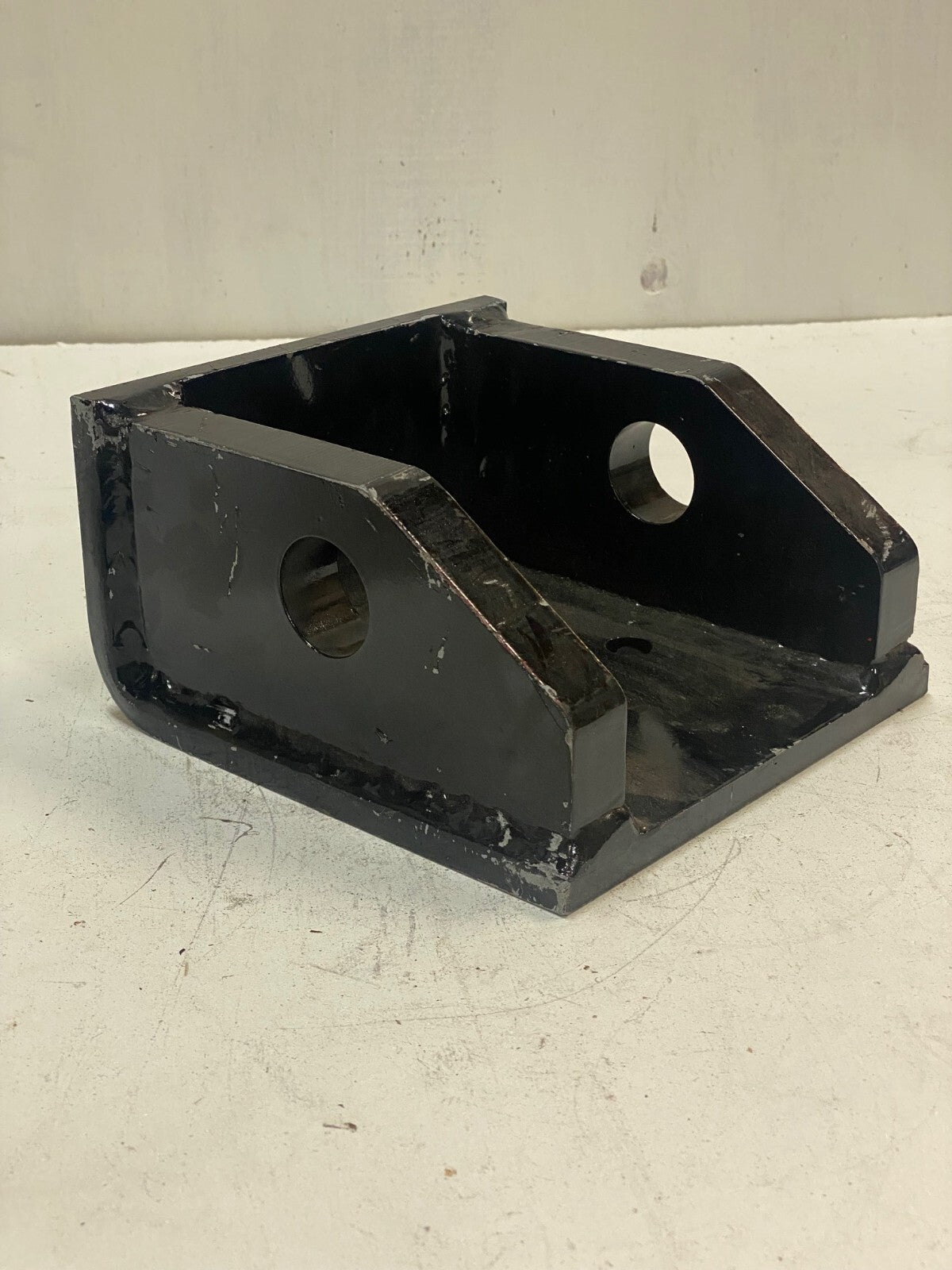 15-13420 Upper Tilt Cyl Mntng Brckt 66B11