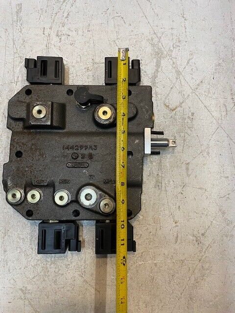 Control Shuttle Valve Fits Case IH | 144299A3 | 9209