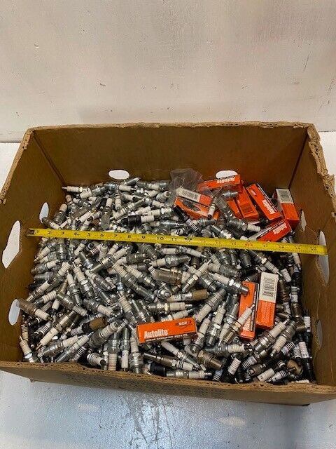 Approx 700 (90 lbs) of Miscellaneous Automotive Replacement Spark Plugs