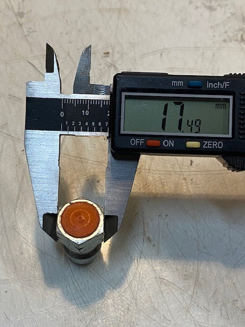 13 Quantity of Hydraulic Quick Coupler Plugs 29mm Long 17mm OD 7mm ID (13 Qty)