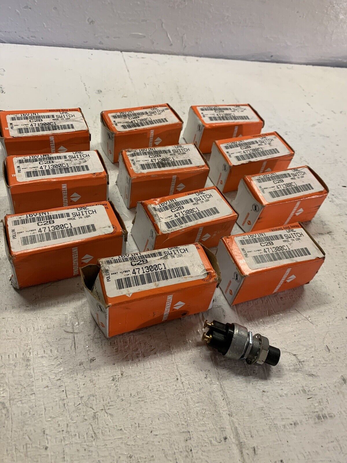 11 Genuine International Push Switches 471300C1 (11 Pack) FREE SHIPPING