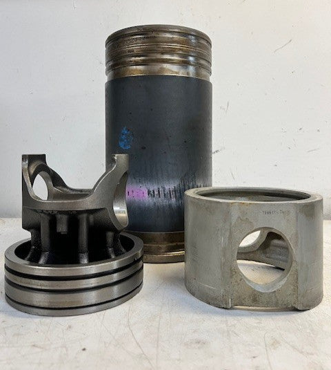 Detroit Diesel Series 60 Cylinder Liner 23523392 Piston Skirt & Piston Head Set
