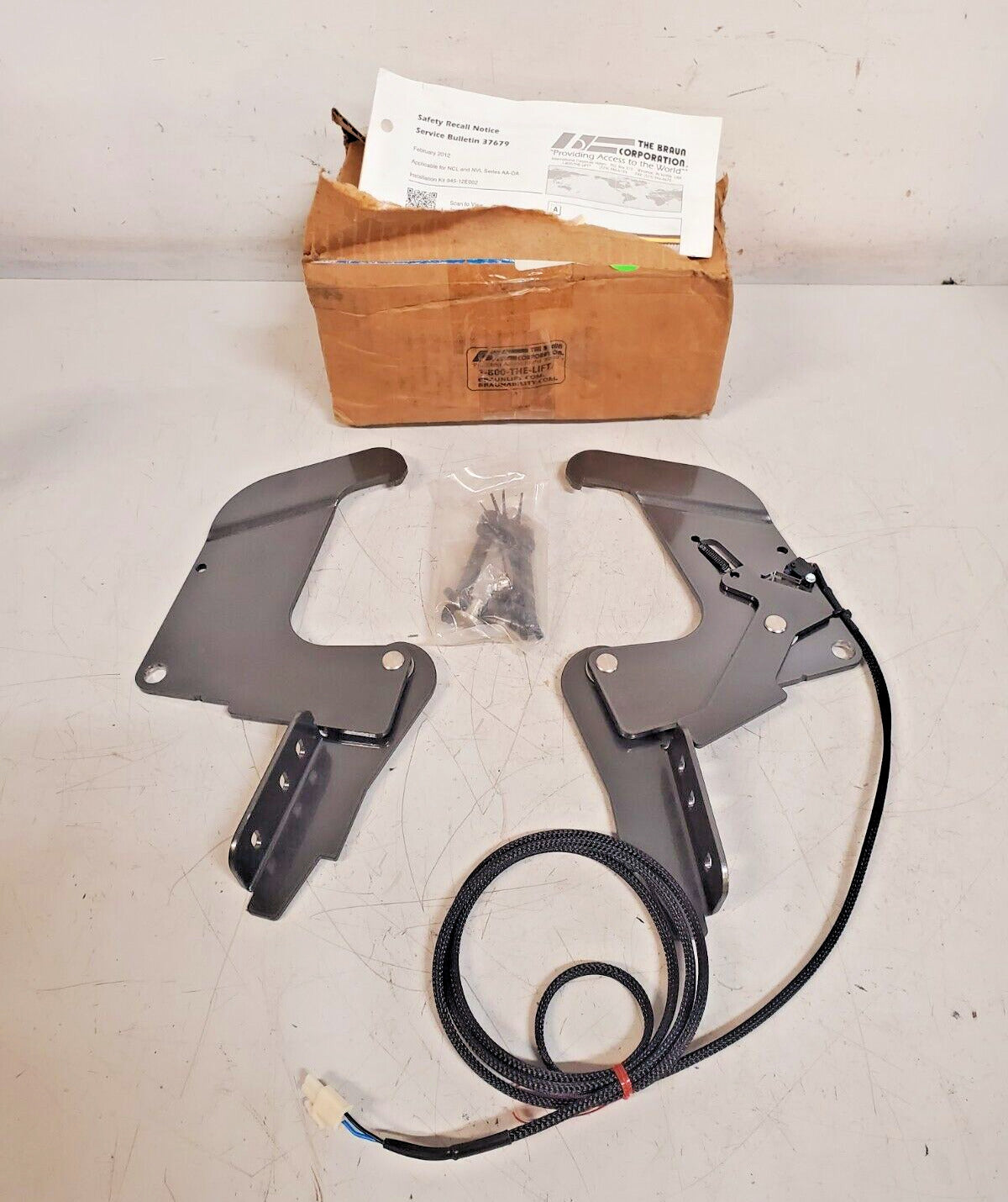 Braun Roll Stop Bracket Kit for Model NCL / NVL Series AA-DA | 945-12E002