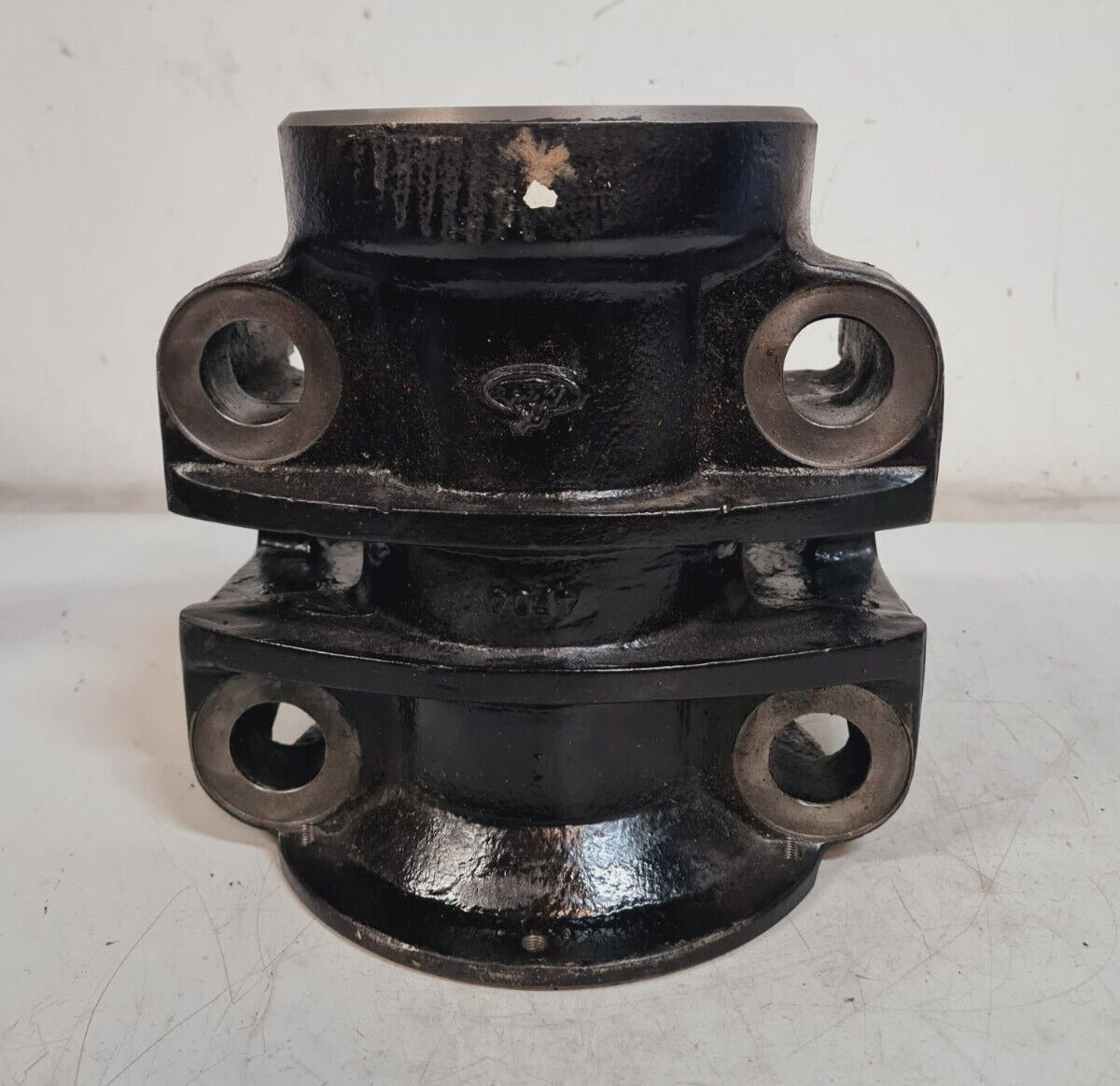 Mack Rear Trunnion for Commercial Truck 4"x4" | 39QK54 | 4FC4