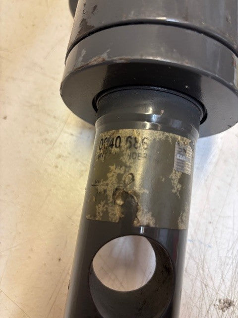 Single-Rod Hydraulic Cylinder for Skid Steer 26" Long 3.5" Bore 2" Shaft