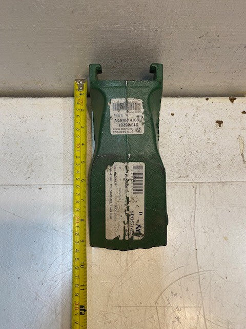 JCB 510/86201 Point V Tooth Point V29TYL | 9-1/2" L 4" W 3-1/2" H