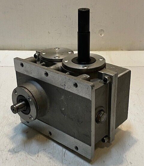 Right Angle Gearbox A080396 | 9" L 6-3/4" W 6-1/2" H 18mm Shaft 15mm Shaft