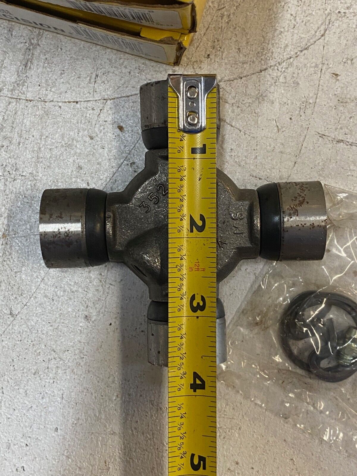 4 Qty of Precision Universal Joints 354 015-2175-8 (4 Quantity)