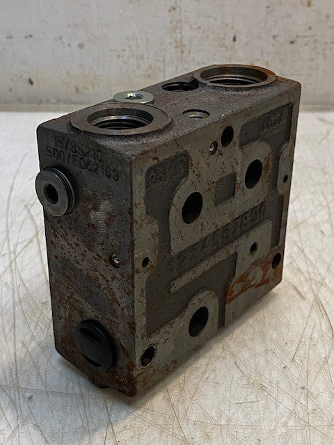 Sauer-Danfoss 157B5210 Hydraulic Pump Side Inlet Module 25HR, 407A, 5007F062168
