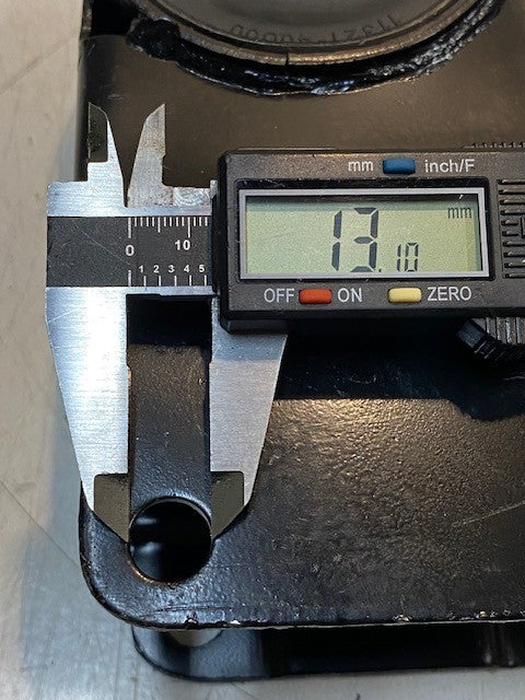 Engine Mount 11321-40U00 | 8866 | 8-1/4" Long 5" Wide 3-1/4" Thick 12mm Bore