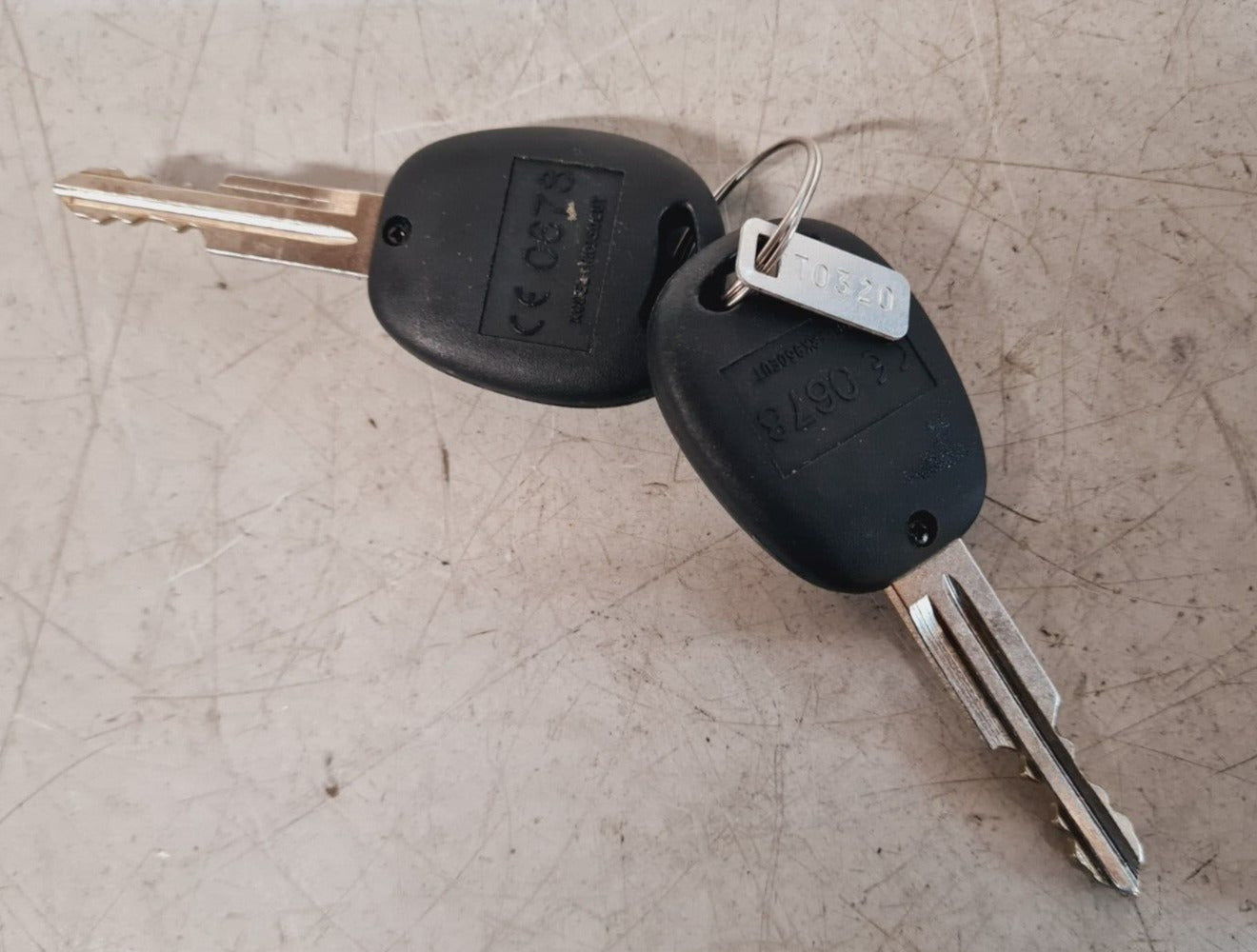 2 Qty. of Chevrolet Original Remote Keys CE0678 | RK950EUT (2 Qty)