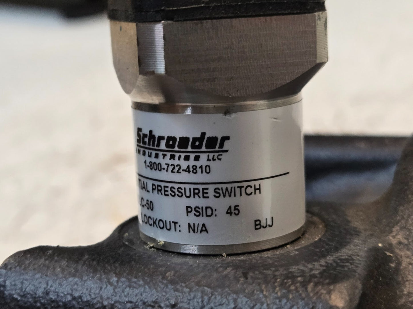 Demag Plastics Hydraulic Filter 403366 with Schroader Pressure Switch MS10LC-50