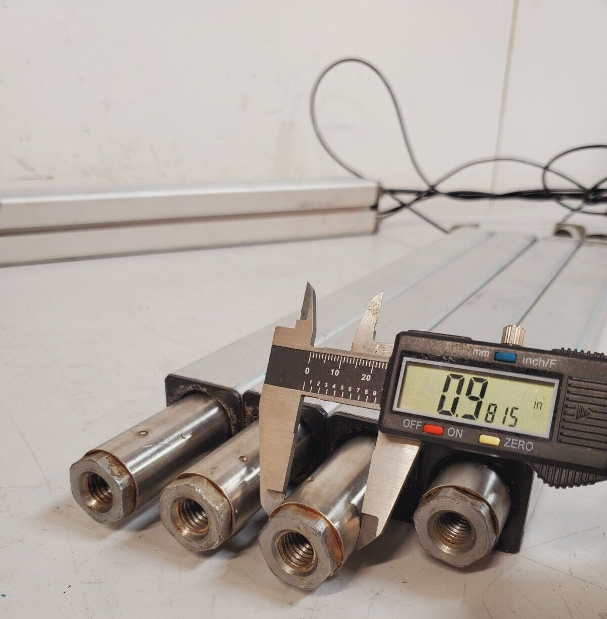 4 Qty of ErgoSwiss Table Lift Cylinders & Pump 4-1000-12-MAN-RF-SC-LA (5 Qty)
