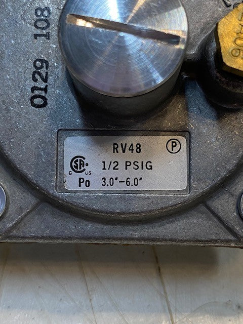 Maxitrol RV48 Poppet Style Gas Pressure Regulator 0129108 | 1/2 PSIG 3.0" - 6.0"