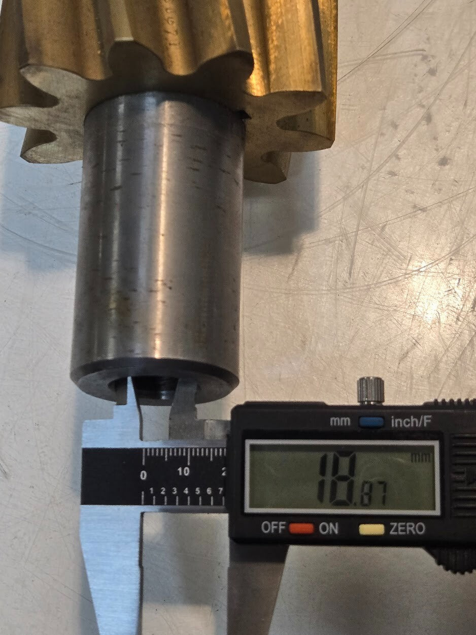 Helical Gear & Shaft | HT172A029 | BHN 293 | HT 88-8-0-4 225 | 7 6J71 | 10 Tooth