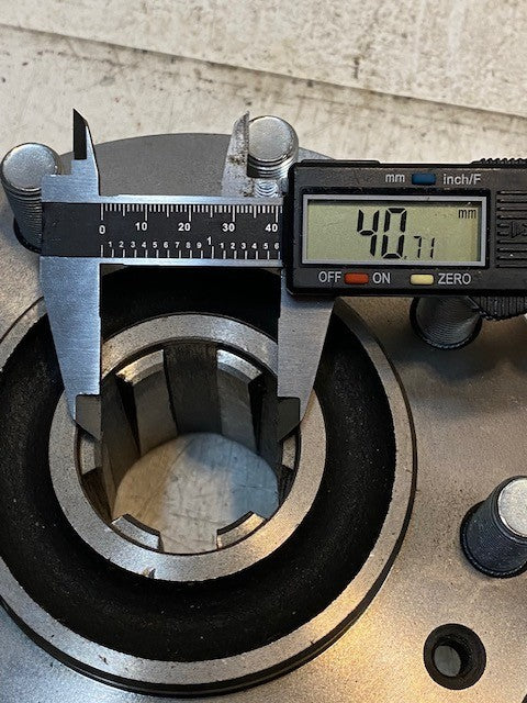 8-Bolt Rear Axle Wheel Hub 8x152mm Bolt Pattern 7-1/2" Dia. 41mm Bore 6-Spline