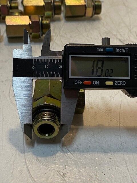 11 Quantity of 90 Degree Hydraulic Swivel Adapters 48mm L 39mm W 19mm Thread
