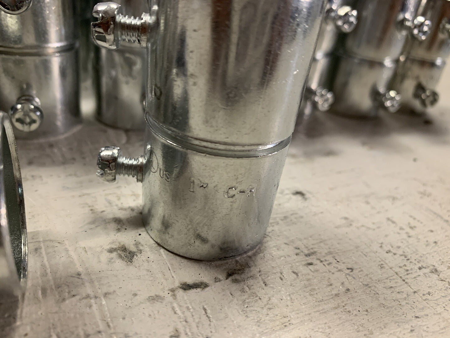 Pack of 52 Cooper Crouse 1” Trade EMT Conduit Couplings Steel, Noninsulated