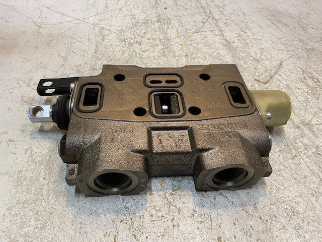 Hydraulic Sectional Control Valve 3955327 12" Long 6-1/4" Wide 2-1/8" Thick